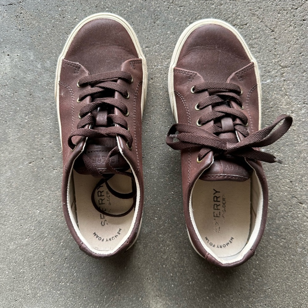 Boys Size 5 Sperry Shoes
